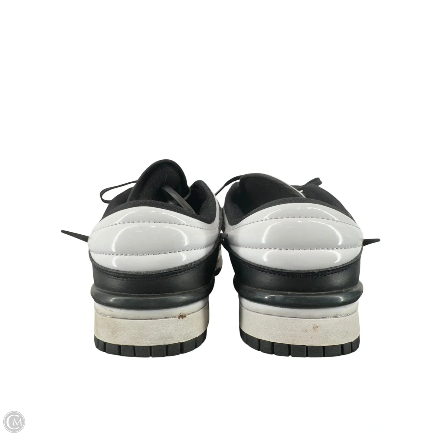 Shoes Sneakers By Nike In Black & White, Size: 9