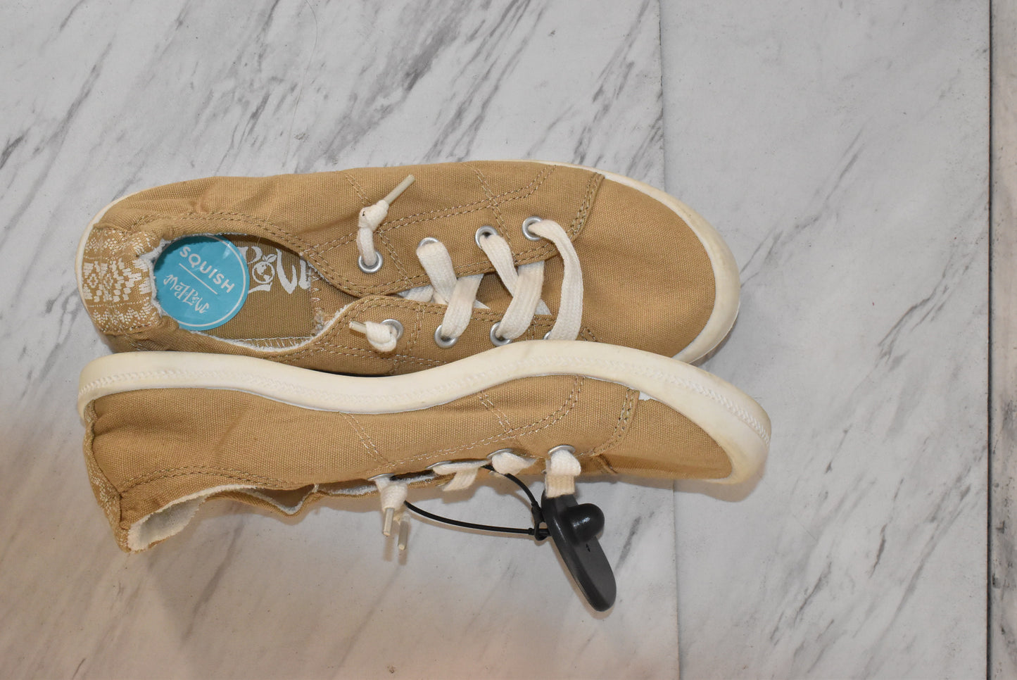 Shoes Sneakers By Mad Love Size: 7