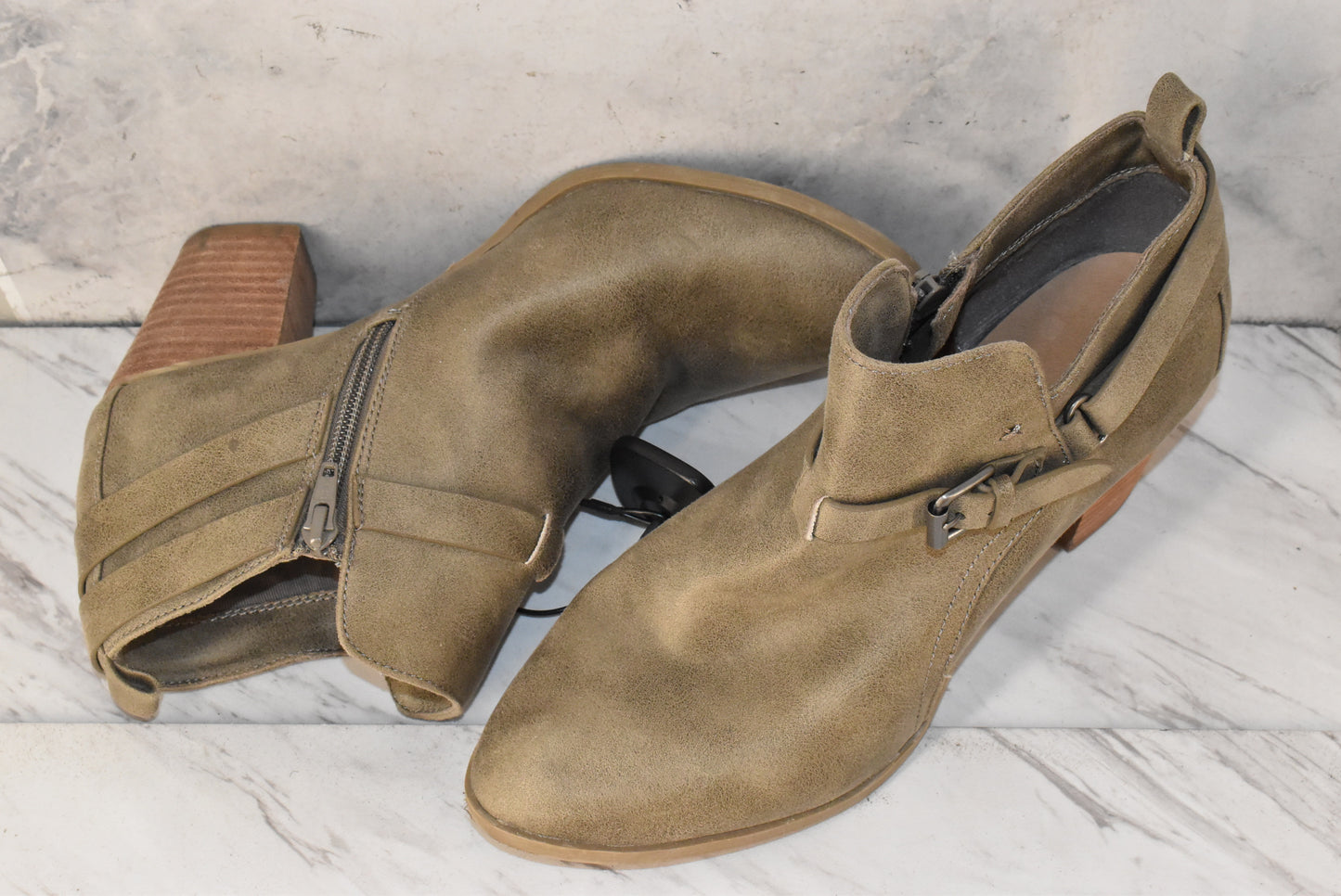 Boots Ankle Heels By Report Size: 10
