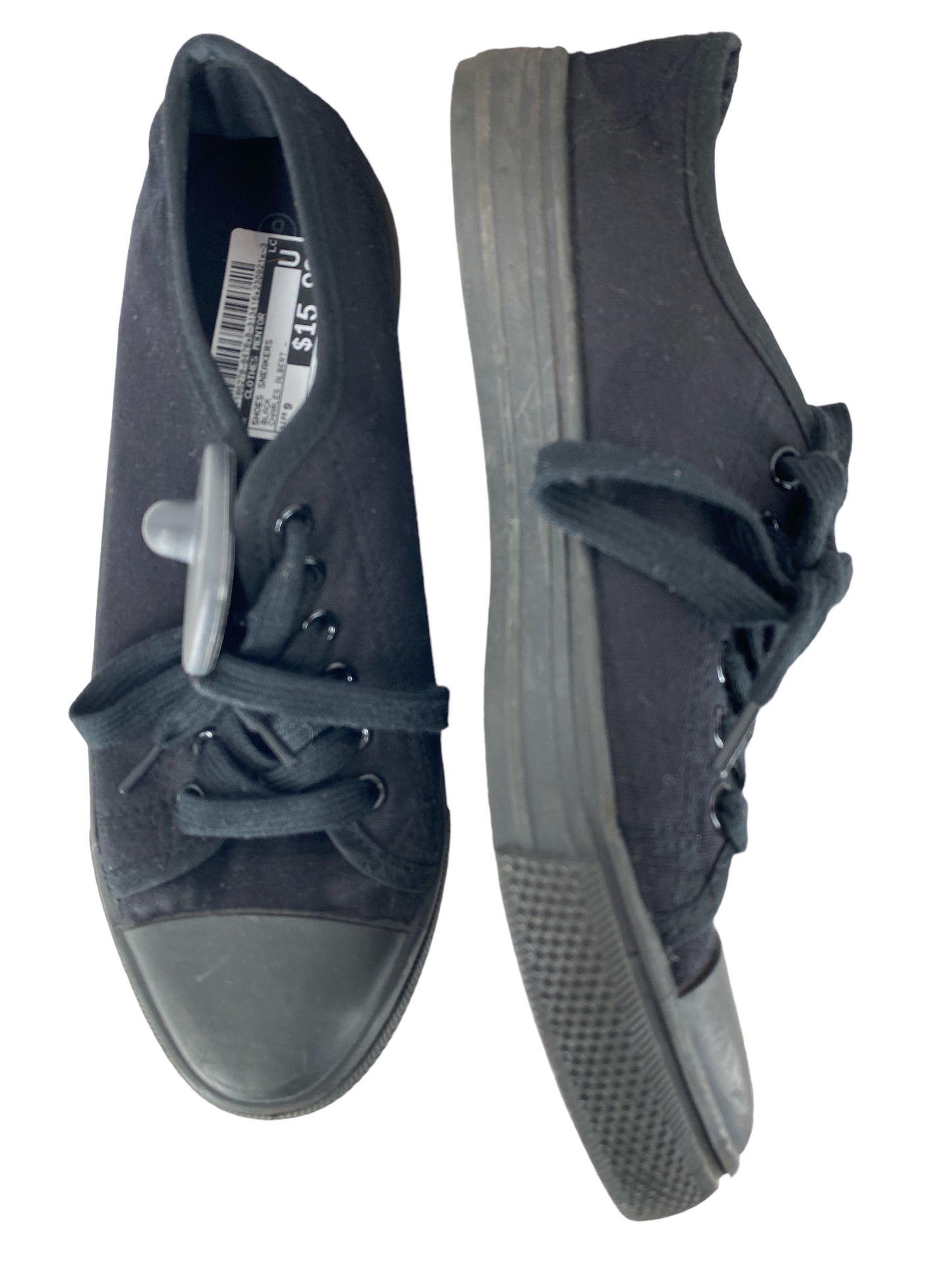 Shoes Sneakers By Clothes Mentor Size: 9