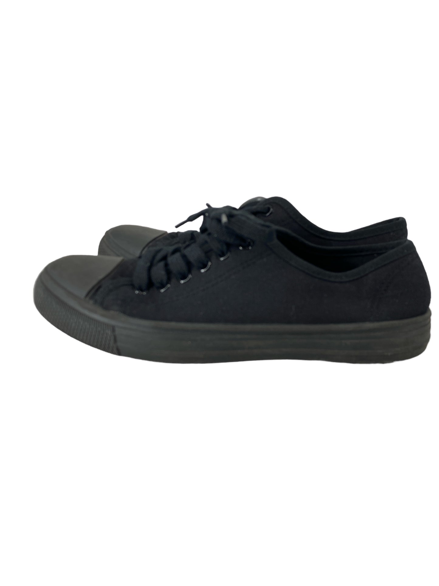 Shoes Sneakers By Clothes Mentor Size: 9