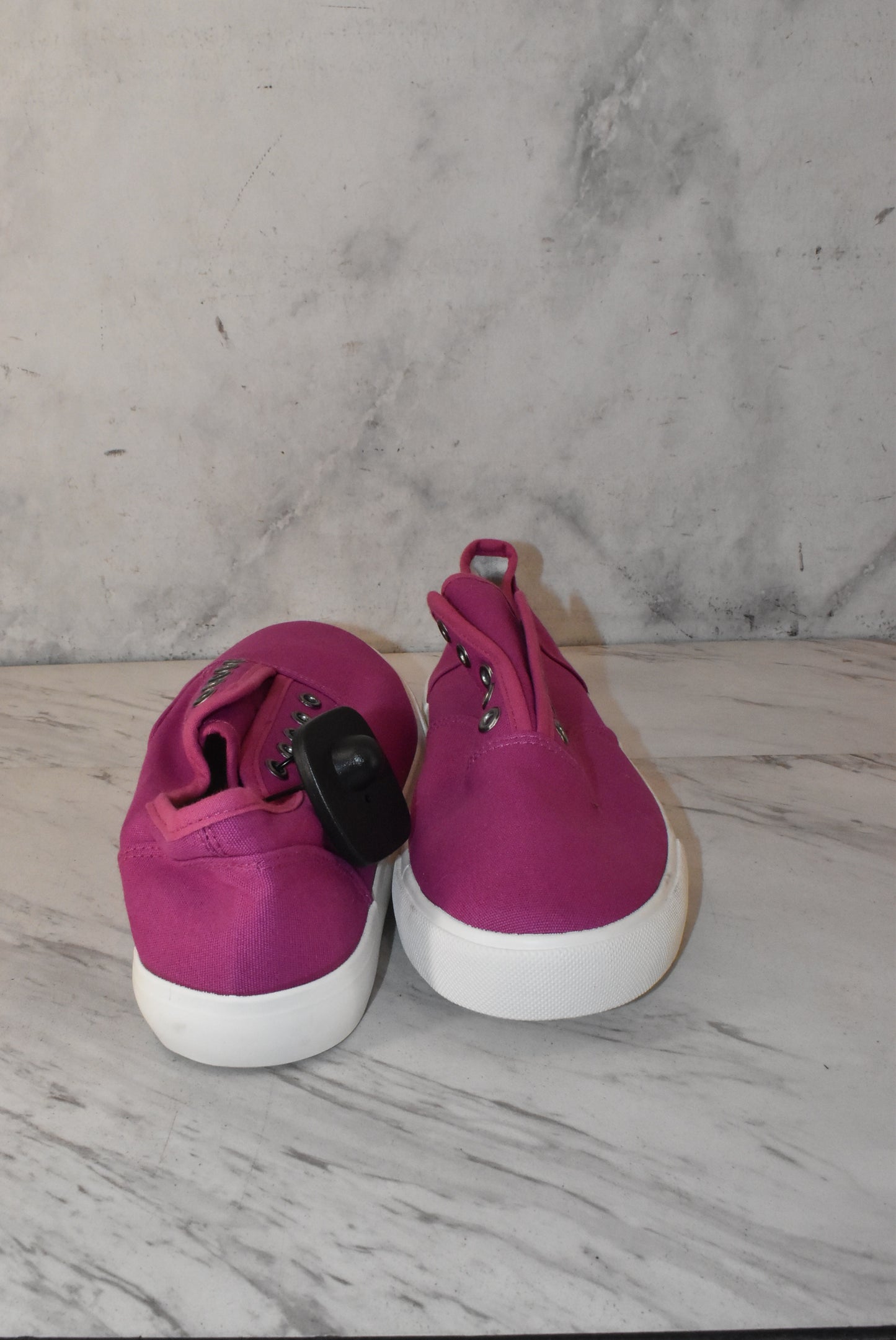 Shoes Sneakers By Clothes Mentor Size: 10