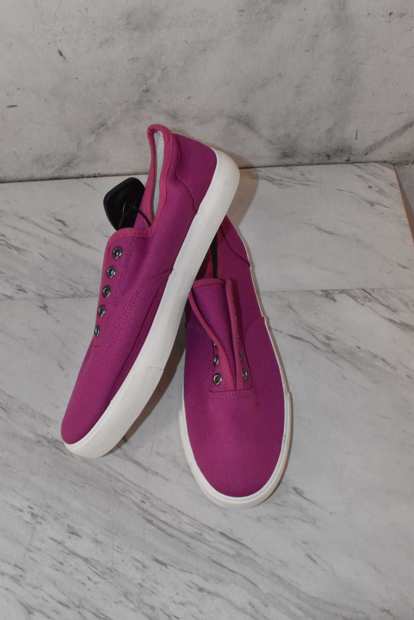 Shoes Sneakers By Clothes Mentor Size: 10