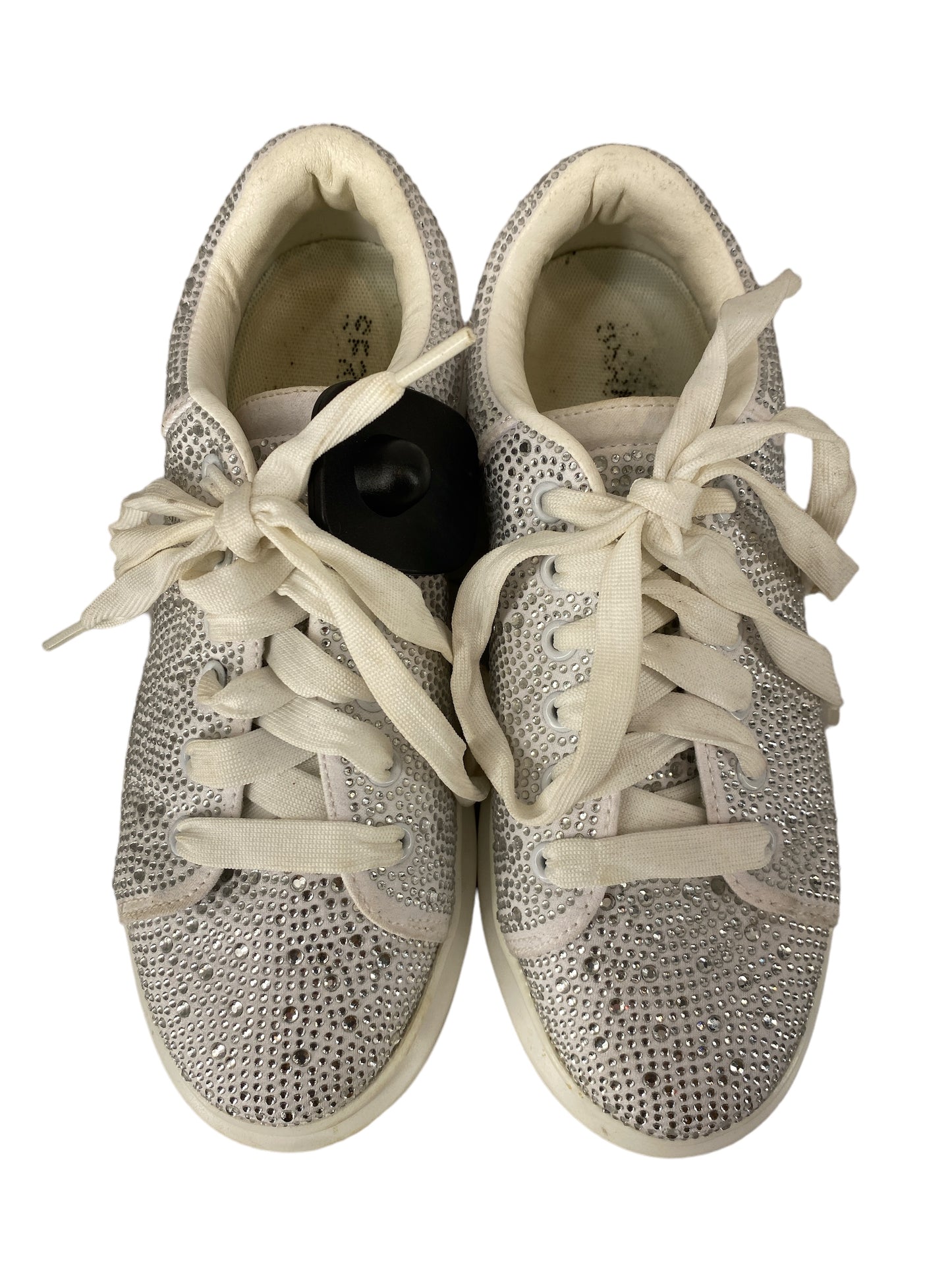 Shoes Sneakers By Clothes Mentor Size: 6