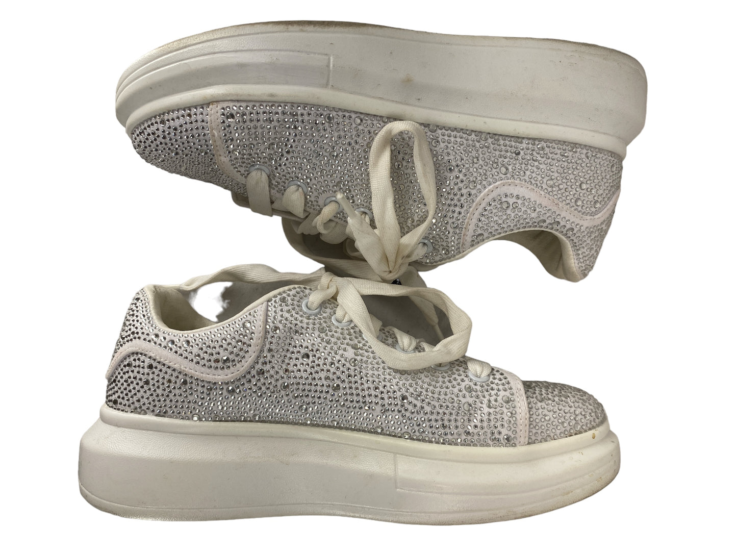 Shoes Sneakers By Clothes Mentor Size: 6