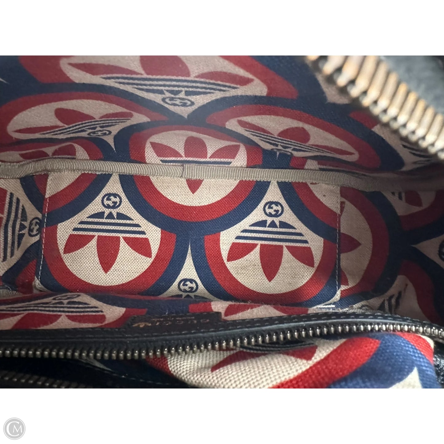 Handbag Luxury Designer By Gucci, Size: Medium