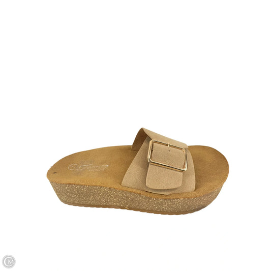 Sandals Flats By Clothes Mentor In Brown, Size: 7