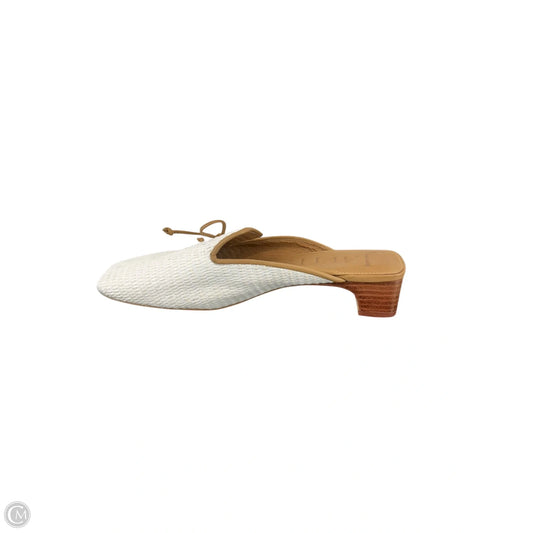 Shoes Flats By Clothes Mentor In White, Size: 9