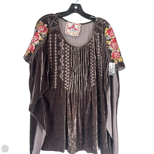 Top Short Sleeve By Johnny Was In Grey, Size: L