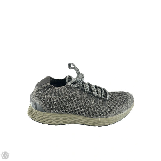 Shoes Athletic By Clothes Mentor In Black & Grey, Size: 10