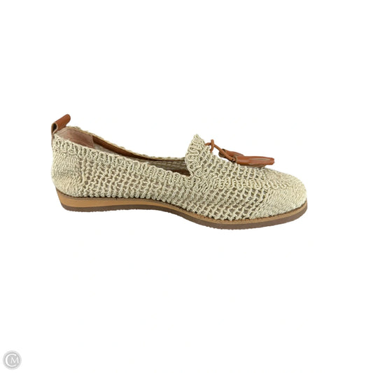 Shoes Flats By Clothes Mentor In Cream & Tan, Size: 9