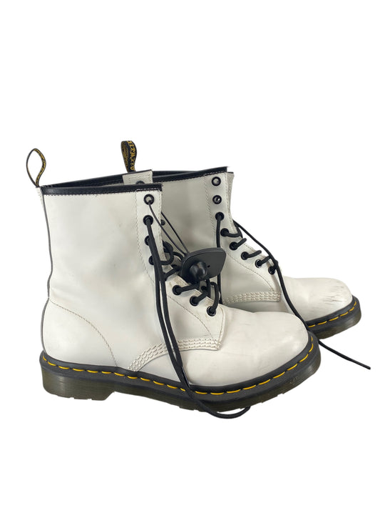 Boots Ankle Flats By Dr Martens In White, Size: 9