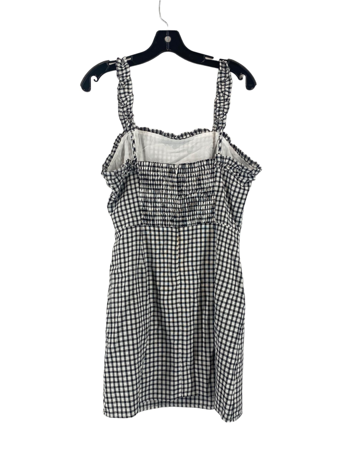 Dress Casual Short By Clothes Mentor In Plaid Pattern, Size: M