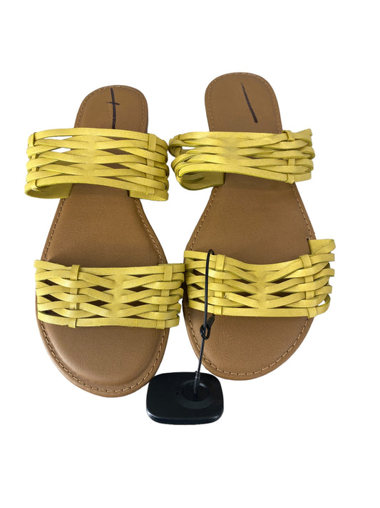 Yellow Sandals Flats Universal Thread, Size 9.5