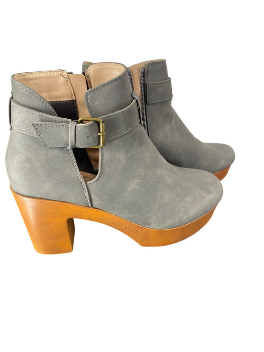 Boots Ankle Heels By Wonderly In Grey, Size: 8.5