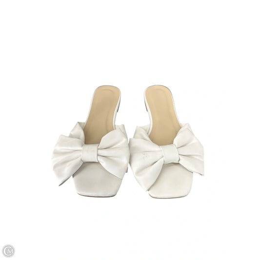 Sandals Flats By Clothes Mentor In White, Size: 10