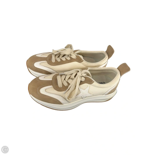 Shoes Sneakers By Clothes Mentor In Beige, Size: 7