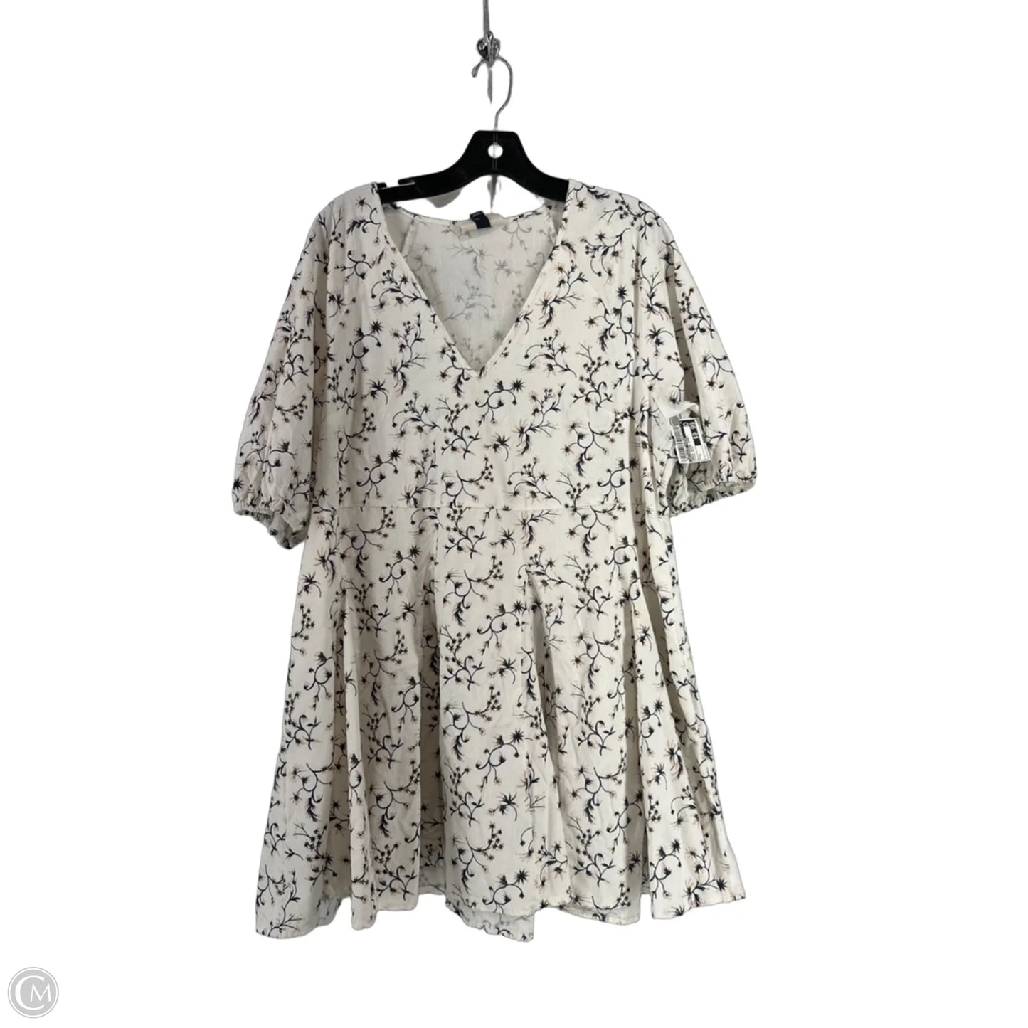 Dress Casual Short By Universal Thread In Floral Print, Size: L