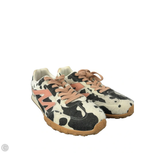 Shoes Sneakers By Clothes Mentor In Animal Print, Size: 9