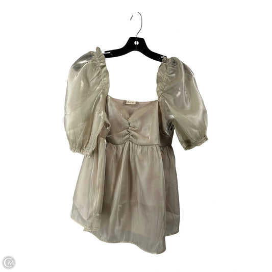 Top Short Sleeve By Altard State In Beige, Size: S