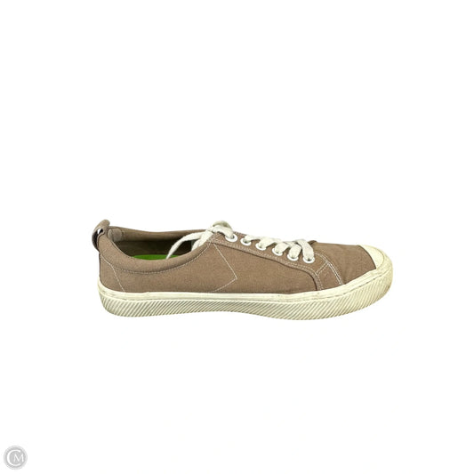 Shoes Sneakers By Cariuma In Brown, Size: 10.5