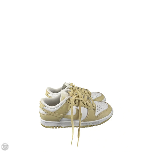 Shoes Sneakers By Nike In White, Size: 5