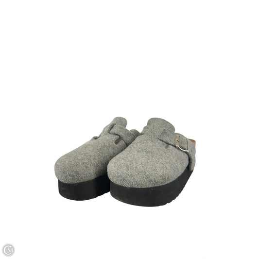 Shoes Flats By Clothes Mentor In Grey, Size: 8