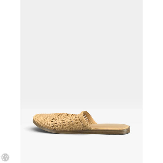 Shoes Flats By Clothes Mentor In Ivory, Size: 8
