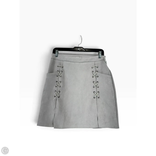 Skirt Mini & Short By Clothes Mentor In Grey, Size: L