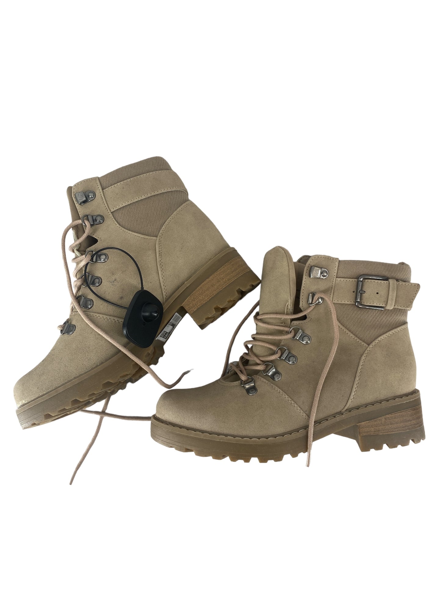 Boots Combat By Universal Thread  Size: 7