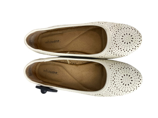 Shoes Flats By White Mountain  Size: 9